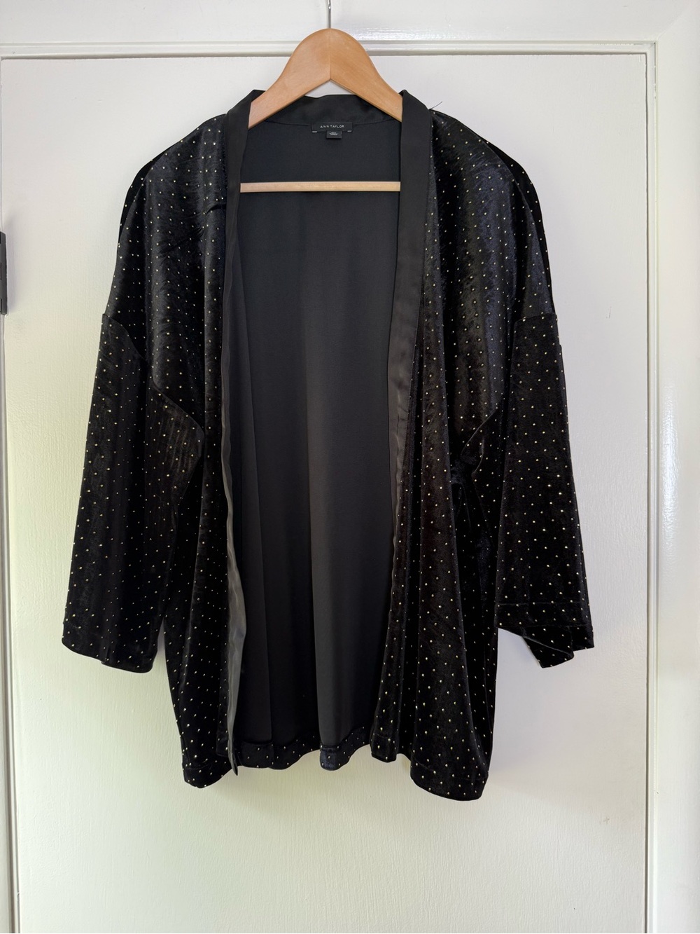 Ann Taylor Black Velvet Kimono Gold Stud Detail Party Holiday Festive Dress Up